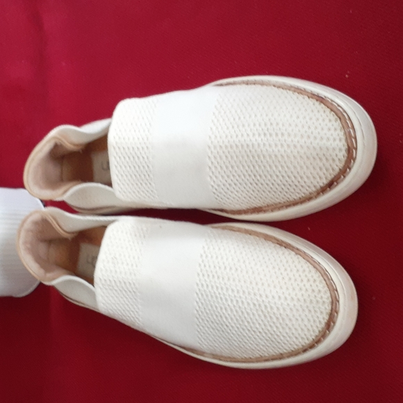 UGG SHOES - Picture 3 of 9